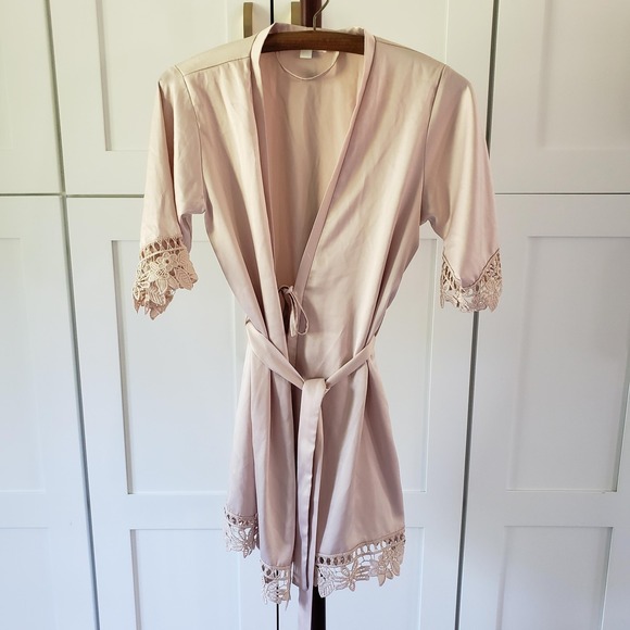 Source Unknown Other - Satin Kimono Robe Girls Large Pink Lace Trim Belted Bridal Lounge Sleepwear‎